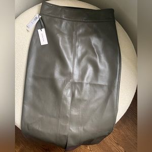 NWT Aritzia Vegan Leather Pegu Skirt